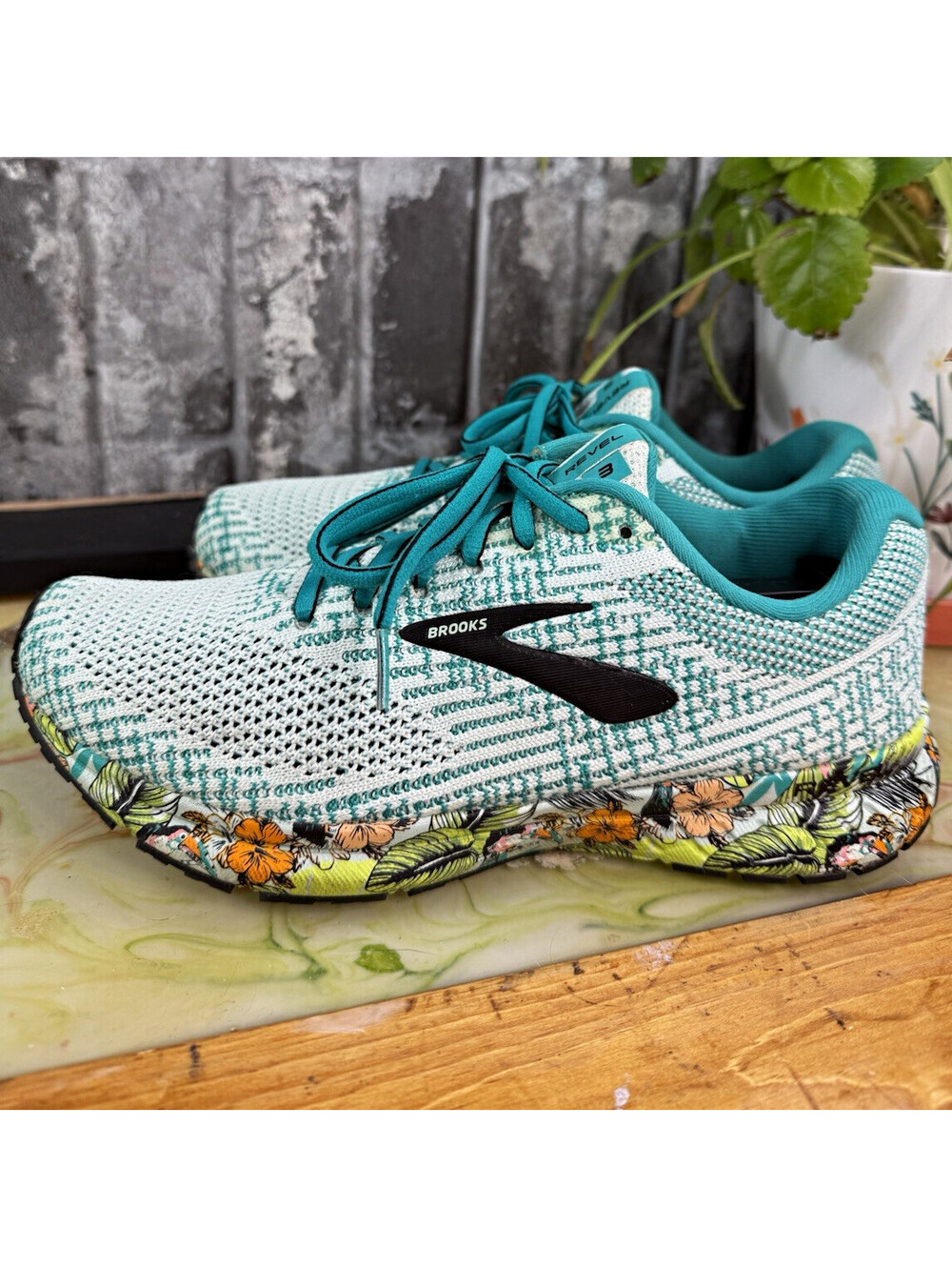 Brooks Revel 3 White/Teal Floral Low Top Lace-Up Mesh 1203021B453